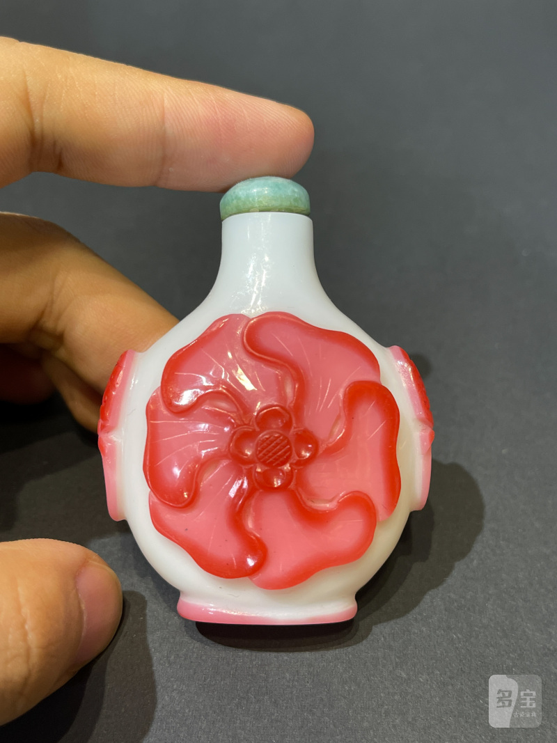 清乾隆 白套红料金葵花双铺首小尊 - 图3
